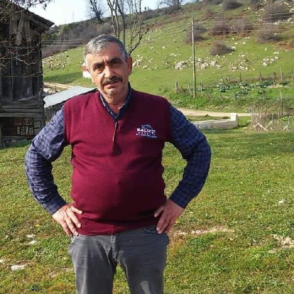Cami çıkışı boğazından bıçaklanarak öldürüldü