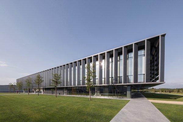 Birbirinden sanatsal ofis binaları