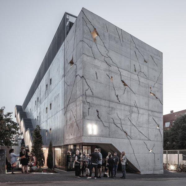 Birbirinden sanatsal ofis binaları