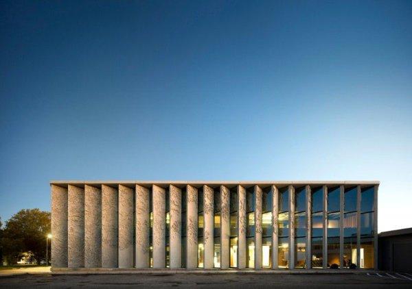 Birbirinden sanatsal ofis binaları