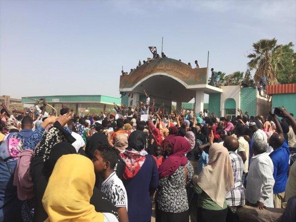 Sudan'daki darbede ABD'nin parmağı var