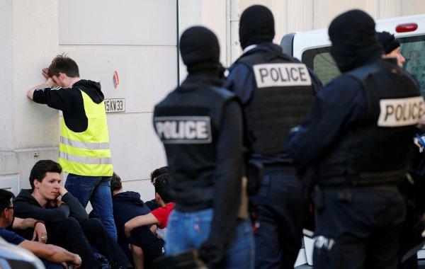 Fransa Cumhurbaşkanı Macron yeni yasayı imzaladı