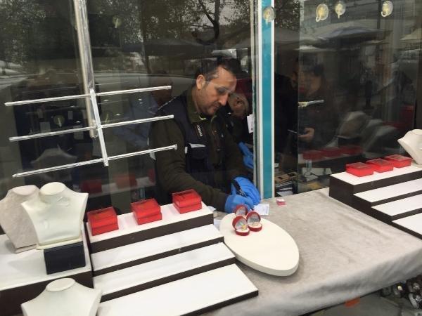 Bursa'daki kuyumcu soygunu anbean görüntülendi