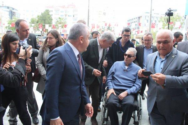 Deniz Baykal: Her seçim bir yenilenmedir