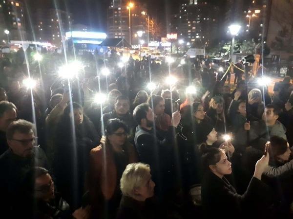 Işıklar katledilen köpekler için yandı