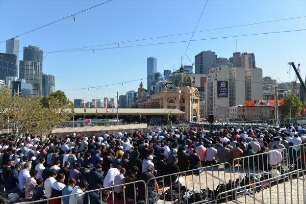 Avustralya'daki festivali provoke etmek istedi, yakalandı