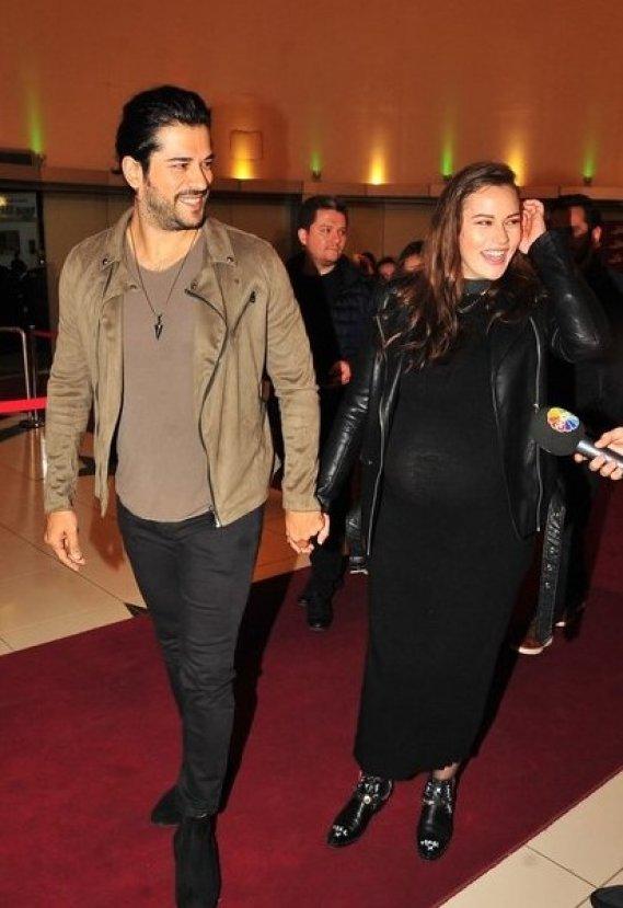 Fahriye Evcen ve Burak Özçivit’in oğlu doğdu