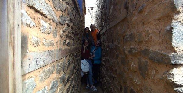 Cin aralığı sokağından iki kişi geçemiyor