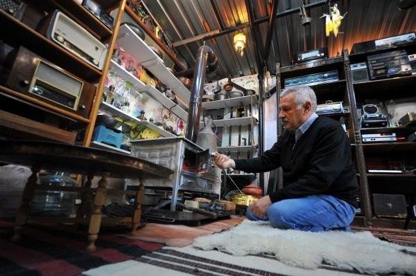 Radyo tamircisi evini müzeye çevirdi