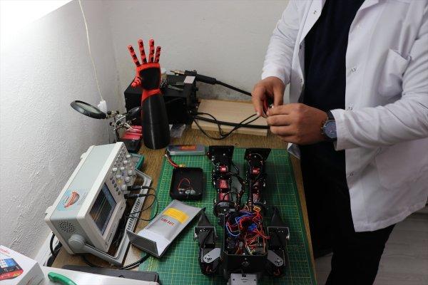 Liseliler insansı robot tasarladı