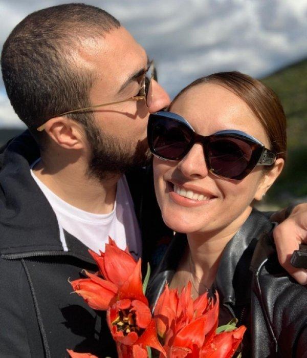 Ezgi Mola'dan aşk paylaşımları