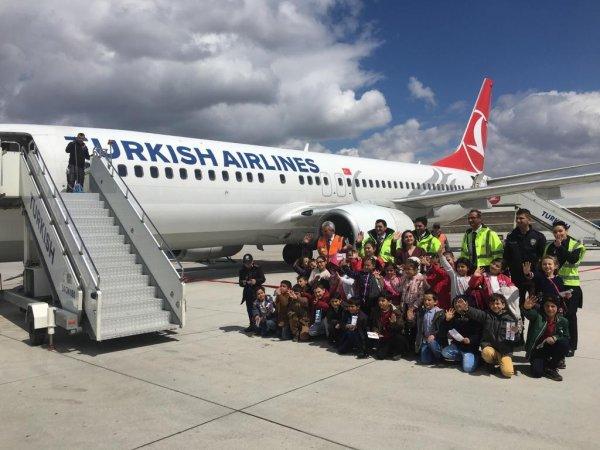 Ağrı’da öğrencilerin uçağa binme hayali gerçekleşti