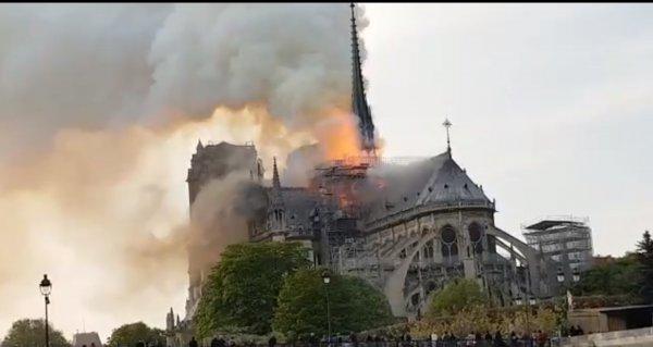 Notre Dame Katedrali'nde yangın