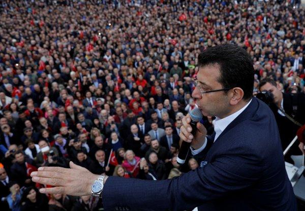 Ekrem İmamoğlu 17 gün sonra mazbatasını aldı