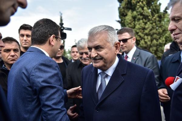 Binali Yıldırım ile Ekrem İmamoğlu tokalaştı