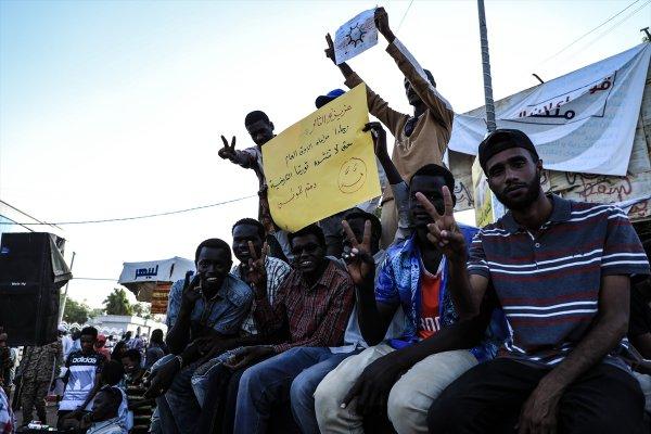 Suudi Arabistan ve BAE ortak heyeti Sudan'da