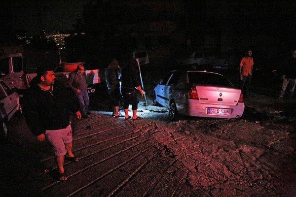 Hatay'da sağanak yağış hayatı felç etti