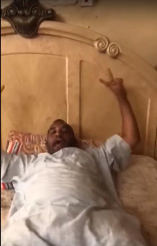 Devrik lider el-Beşir’in sağ kolunun evi talan edildi