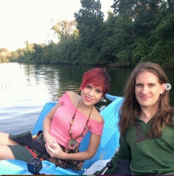 Aydilge eşi için parti verdi