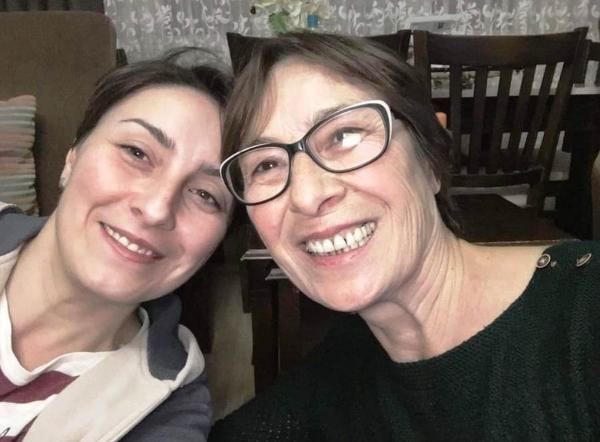 Tuna öğretmeni annesi yatağında ölü buldu