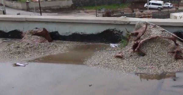 HDP, İdil Belediyesi'ndeki mevzileri yıktı