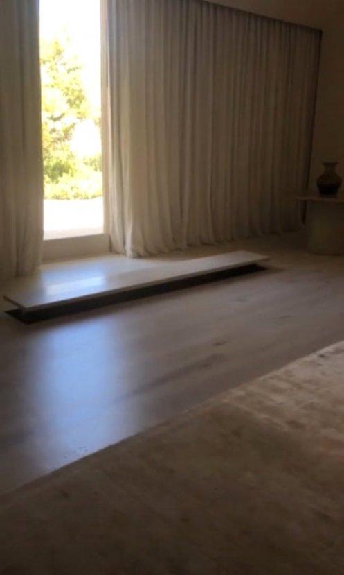 Kim Kardashian'ın yatak odasındaki özel düzenek