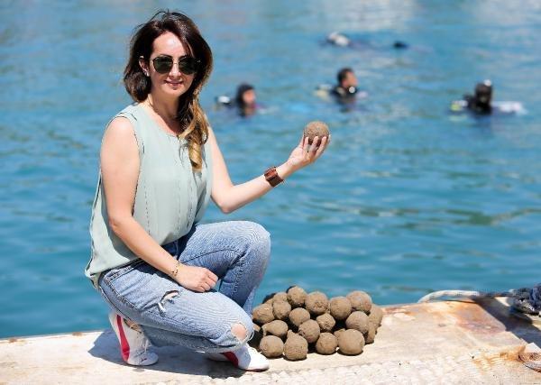 Antalya'da denizin dibi temizlendi