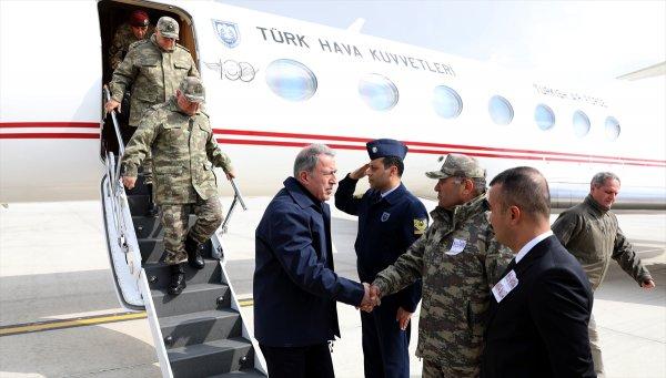 Milli Savunma Bakanı Akar sınırda