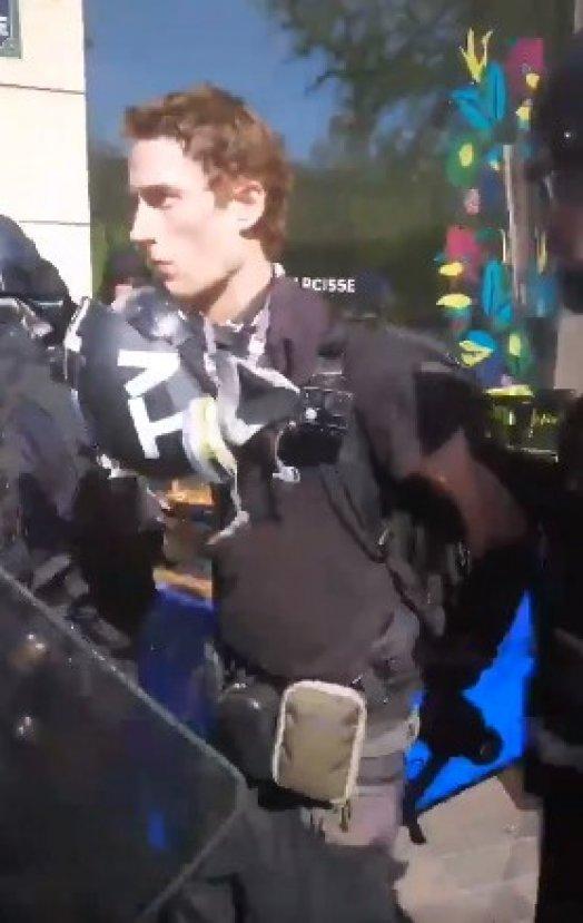 Fransız polisi gazetecileri tutukladı