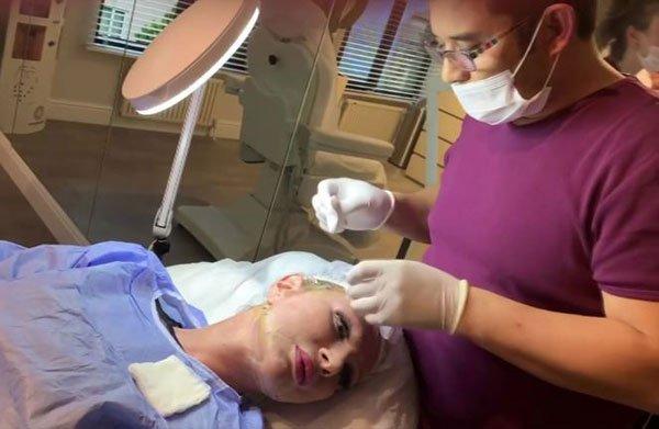 Seda Sayan canlı yayında estetik yaptırdı