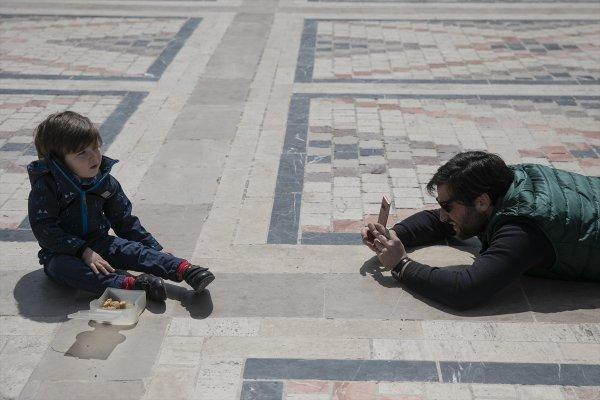 Binlerce kişi Anıtkabir'e akın etti