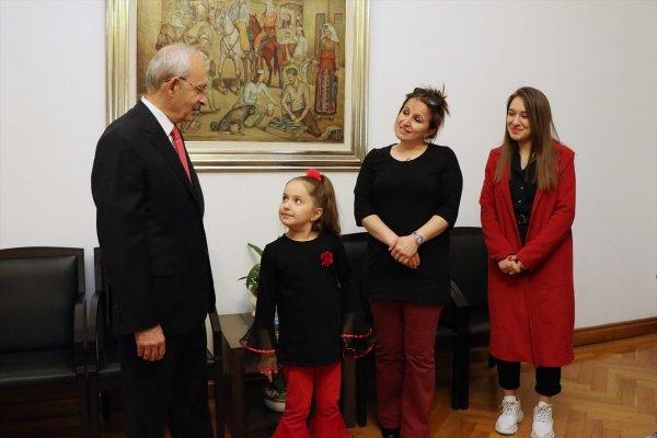 CHP Genel Başkan koltuğuna şehit kızı oturdu