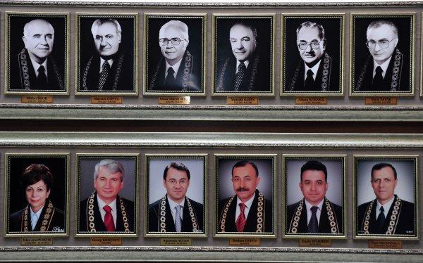 AYM albümünde FETÖ'cü üyelerin fotoğrafları duruyor