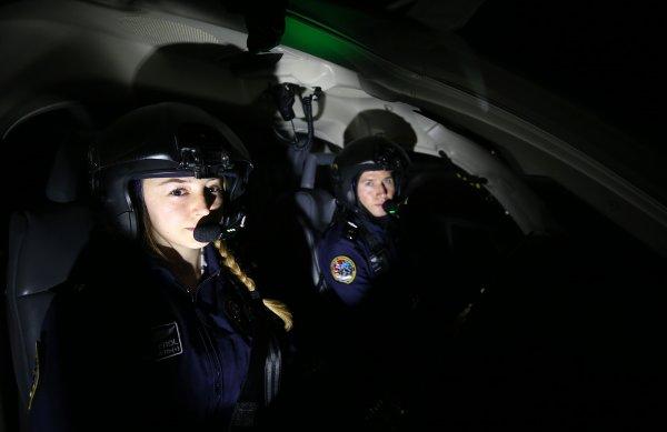 Emniyetin ilk kadın helikopter pilotu