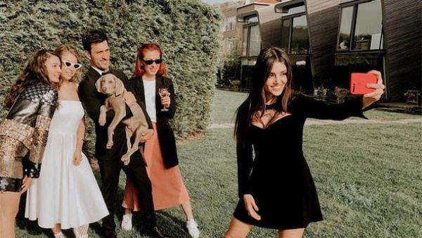 Hande Erçel'in ablası evlendi