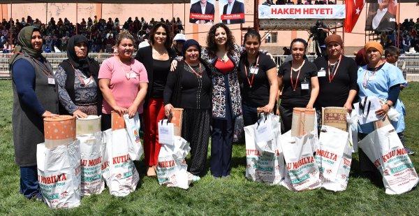 Antalya'da kadınlar arası domates yarışması