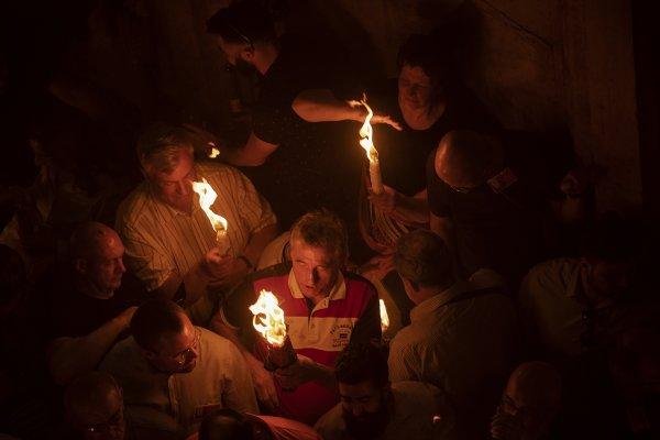 Kudüs'te Kutsal Ateş ayini