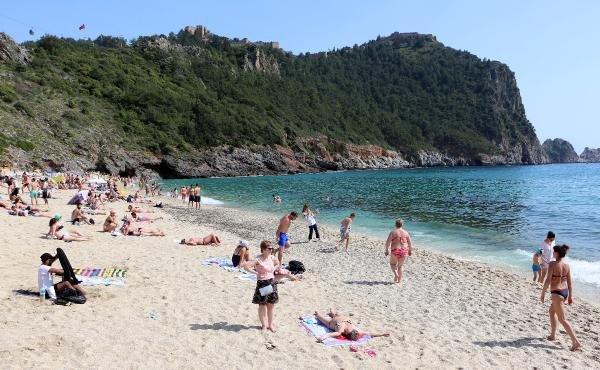 Türkiye'ye turist akını başladı