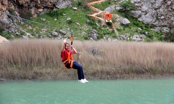 Fırat üzerinde zipline keyfi