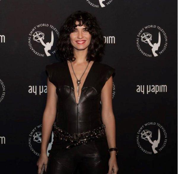 Tuba Büyüküstün doğal haliyle büyüledi