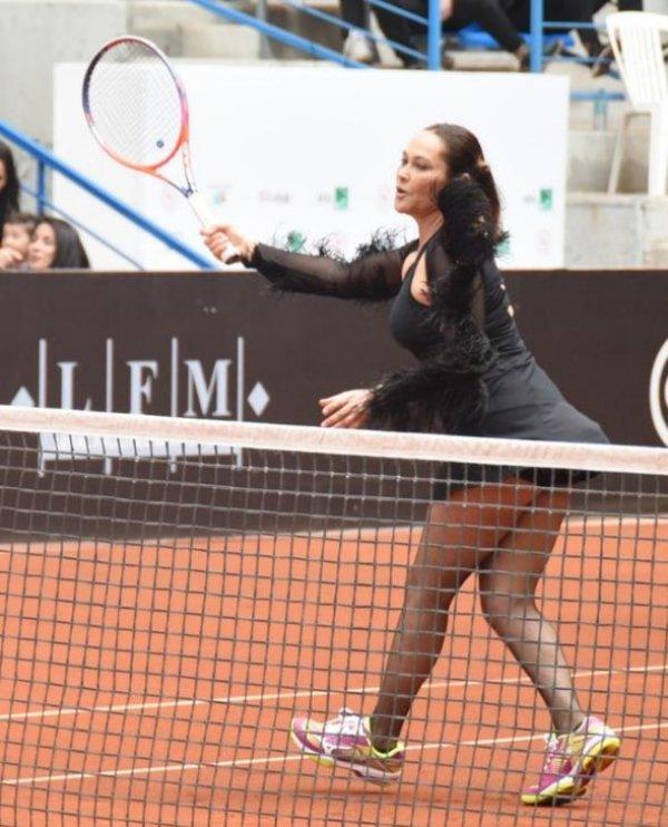 Hülya Avşar: Gençlere örnek olmak istedim