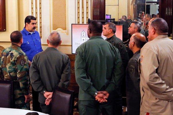 Venezuela Devlet Başkanı Maduro: Asker kandırıldı