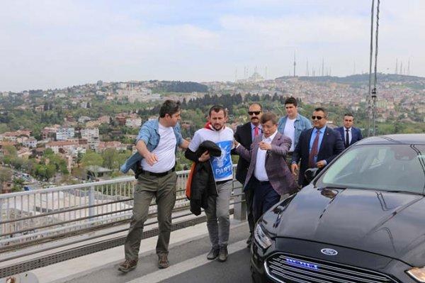 İntihar etmek isteyen kişiyi Davutoğlu ikna etti
