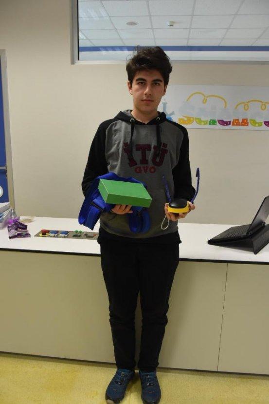 Çene ile çalışan mause icat etti