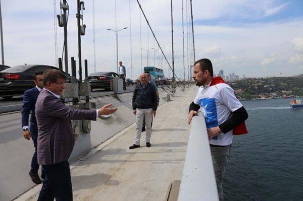 İntihar etmek isteyen kişiyi Davutoğlu ikna etti