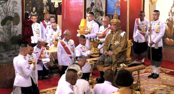 Tayland Kralı'nın taç giyme töreni