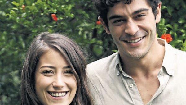 Hazal Kaya ve Burak Deniz dizisi bitiyor