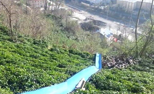 Rizeli vatandaş odun kaydırağı yaptı