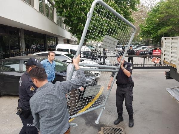 YSK önünde güvenlik önlemleri artırıldı