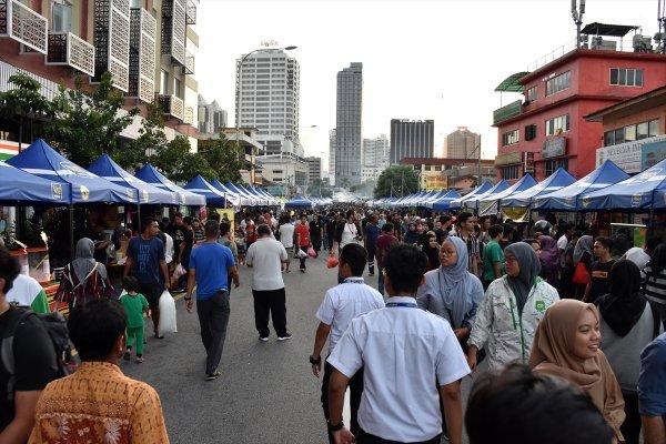 Malezya'da ilk oruç açıldı